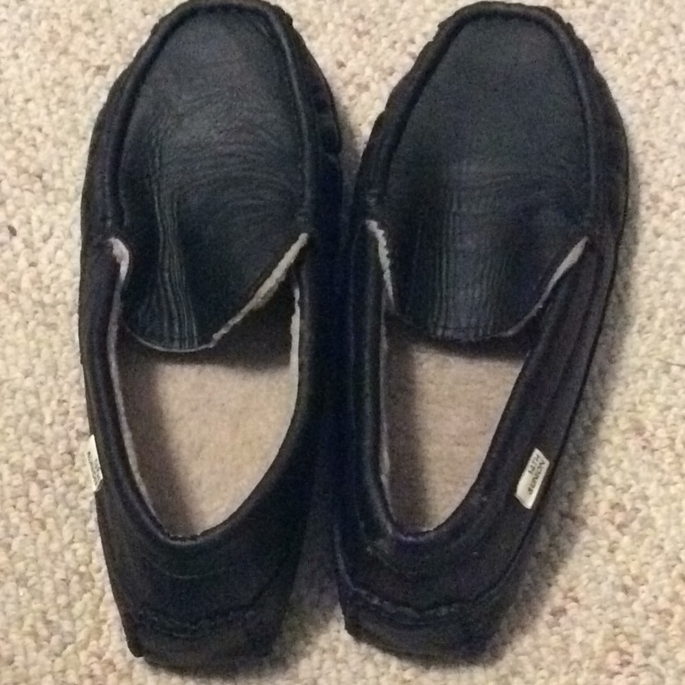 Men’s house shoes